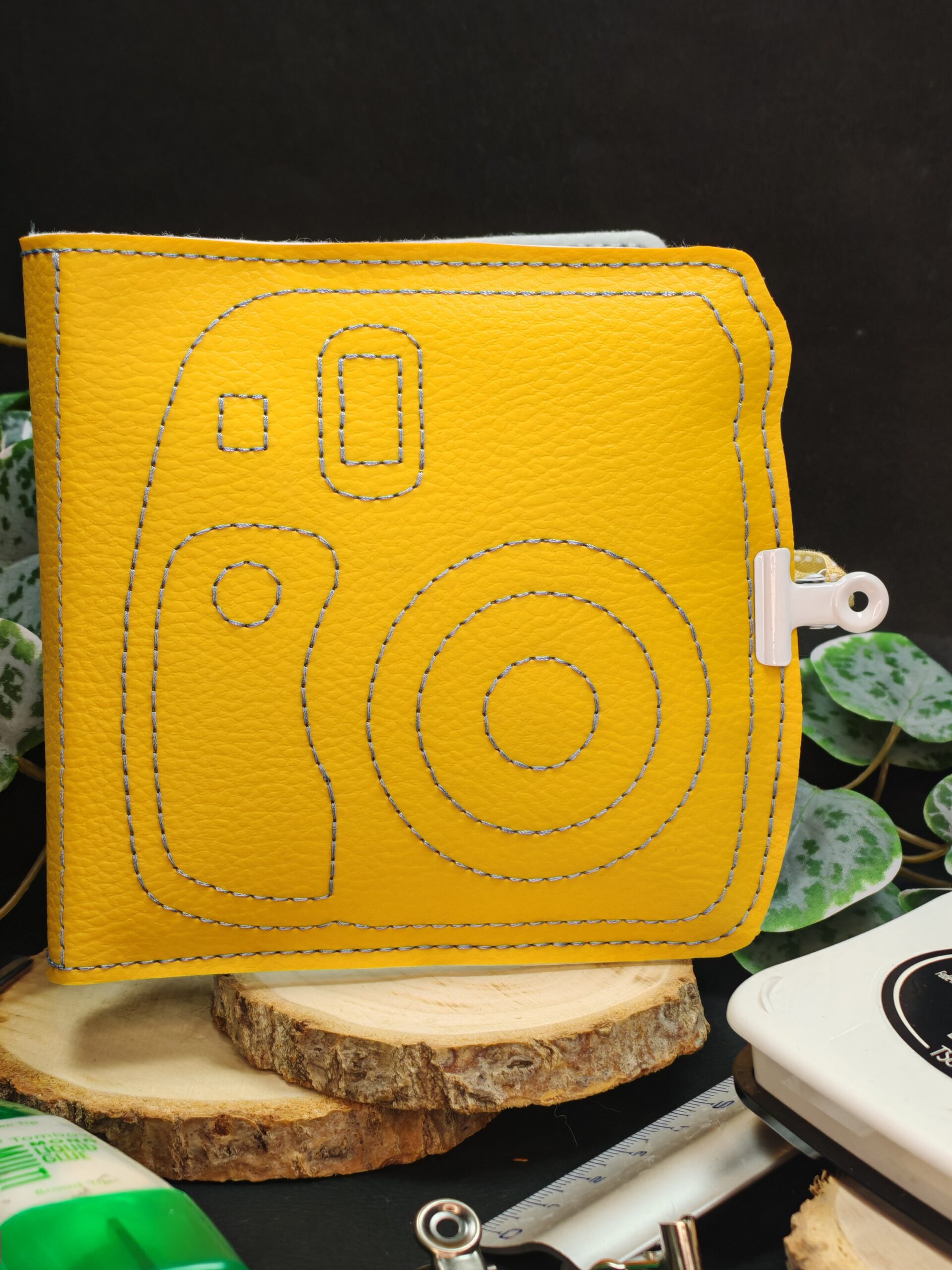 Structure d'album polaroid bouton d'or