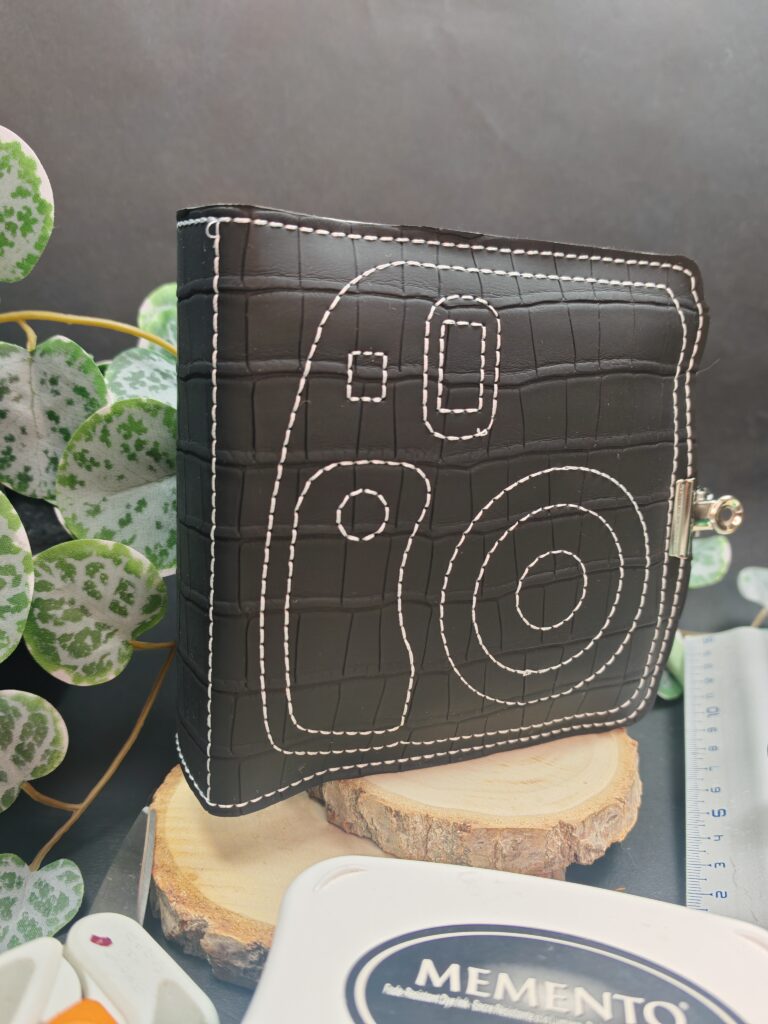 Structure d'album polaroid noir croco