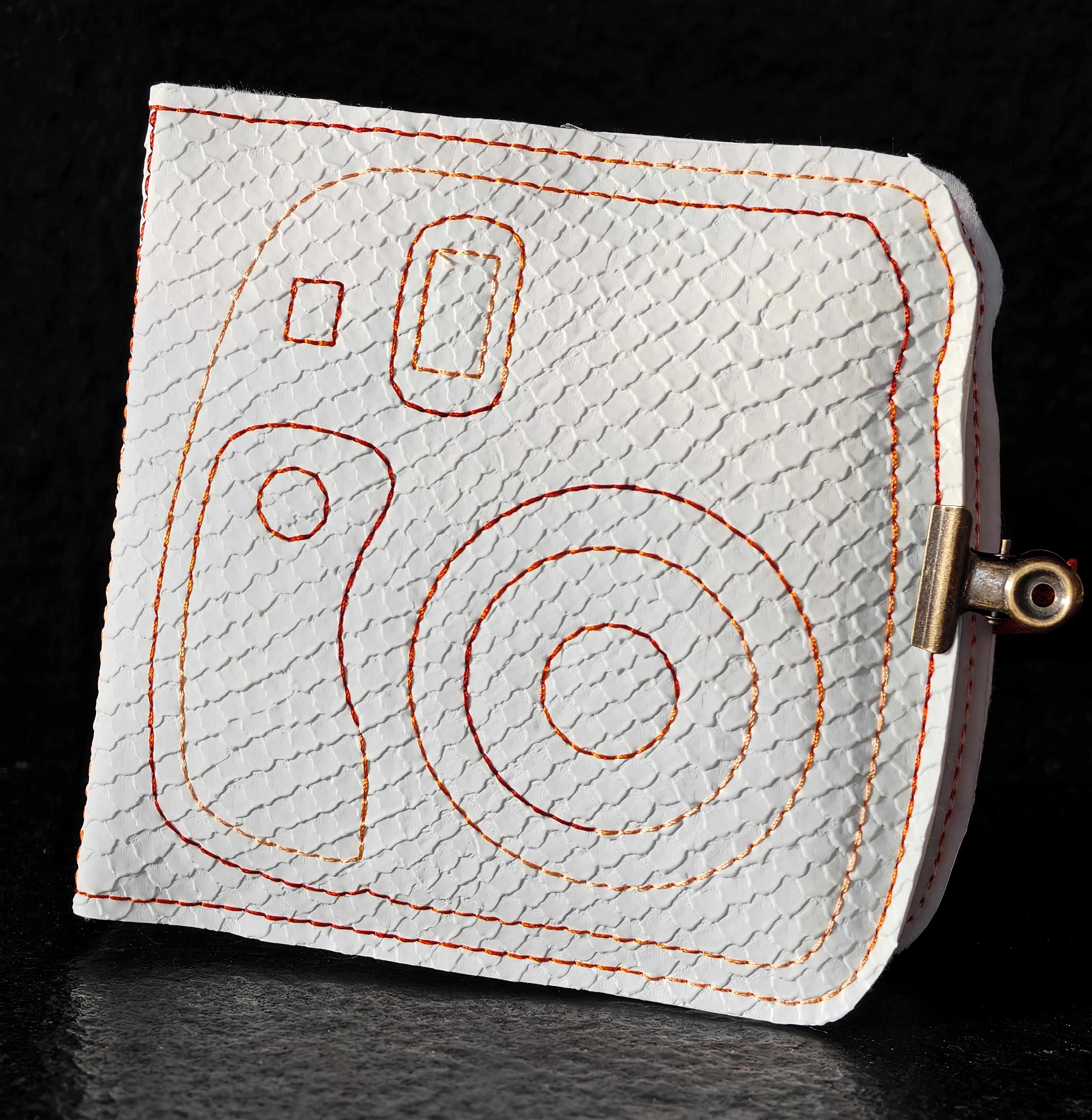 Structure d'album polaroïd blanc croco