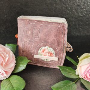 Structure d'album polaroid rose tacheté